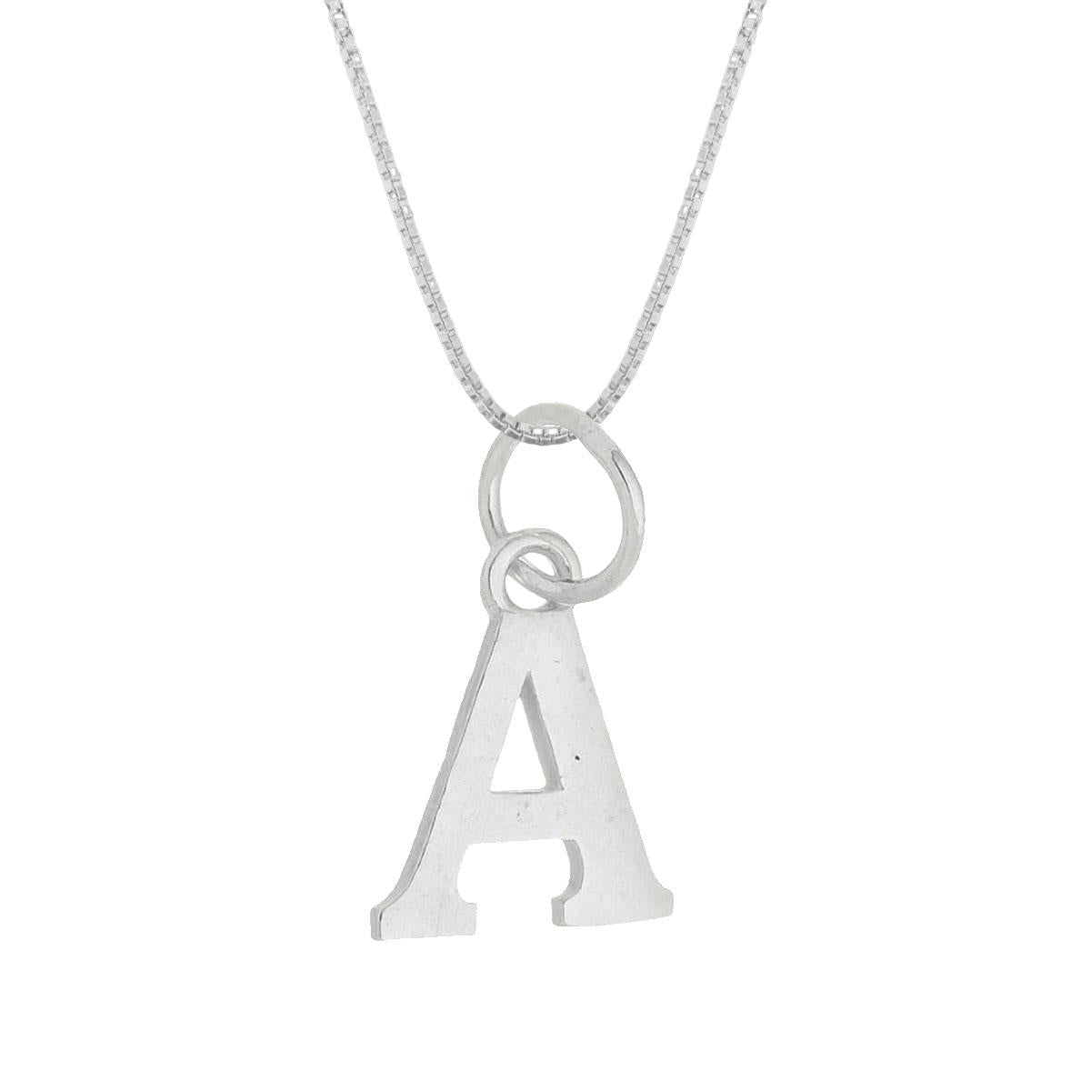 Colar com pingente de letras