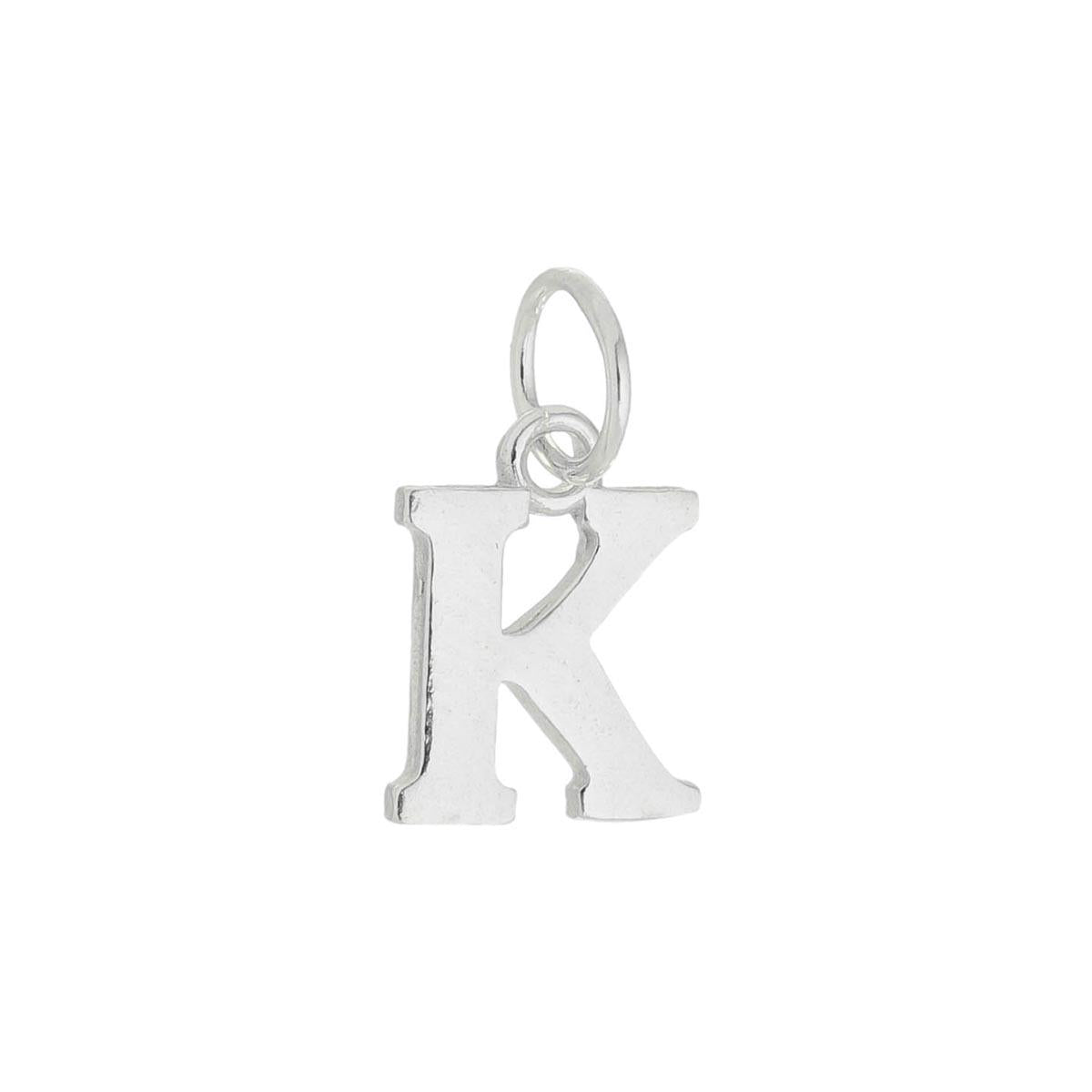 Colar com pingente de letras