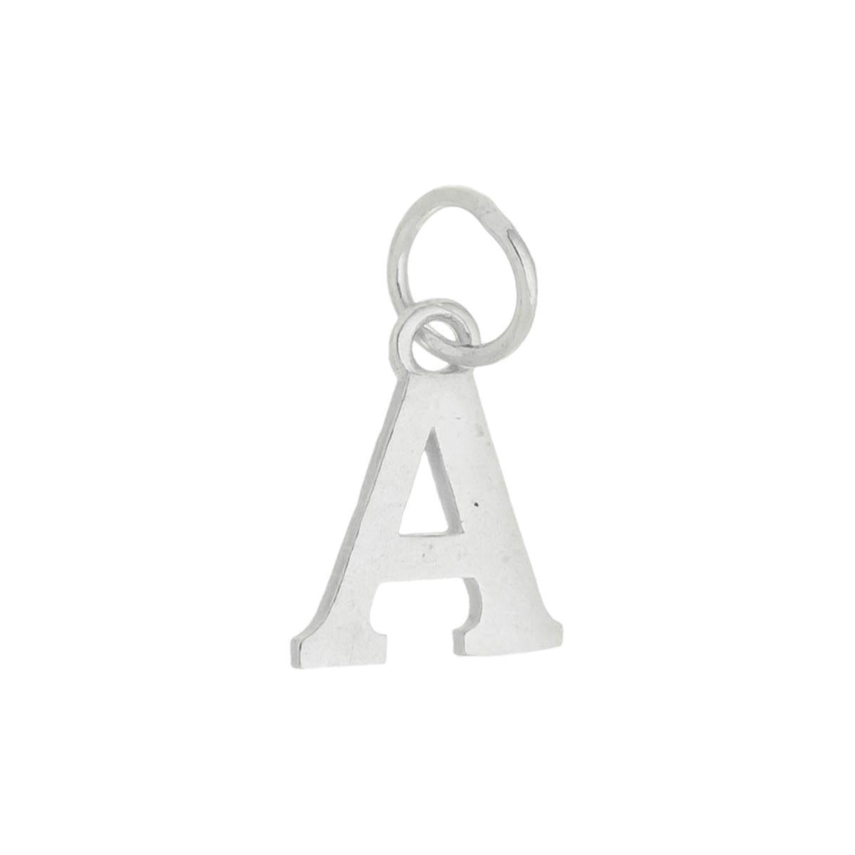 Colar com pingente de letras