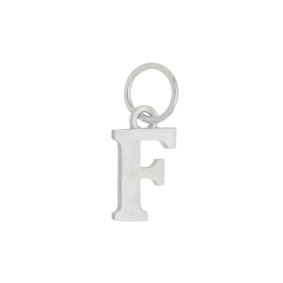 Colar com pingente de letras