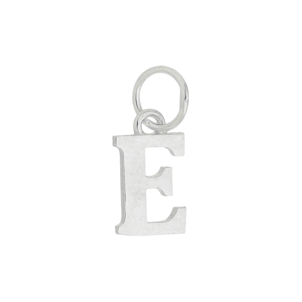 Colar com pingente de letras